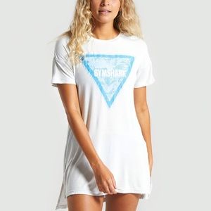 GYMSHARK WOMENS
HORIZON GRAPHIC LONGLINE TEE Large